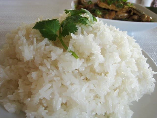 Người sành ăn xôi không thể không nhắc đến món xôi làng Kẻ Gạ (phường Phú Thượng thuộc quận Tây Hồ, Hà Nội). "Làng Gạ có gốc cây đề - có sông tắm mát có nghề bán xôi”. Người sành ăn xôi không thể không nhắc đến món xôi làng Kẻ Gạ (phường Phú Thượng thuộc quận Tây Hồ, Hà Nội). "Làng Gạ có gốc cây đề - có sông tắm mát có nghề bán xôi”.