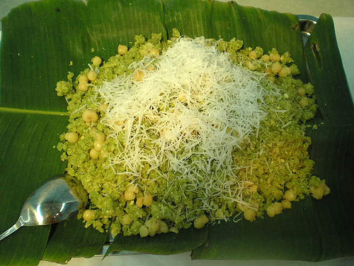 Xôi cốm giờ trở thành một trong những món ăn đặc trưng của Hà Nội. Dường như ai đã một lần thưởng thức xôi cốm Hà Nội hẳn sẽ khó quên hương vị món ăn đặc sắc này. Xôi cốm giờ trở thành một trong những món ăn đặc trưng của Hà Nội. Dường như ai đã một lần thưởng thức xôi cốm Hà Nội hẳn sẽ khó quên hương vị món ăn đặc sắc này.