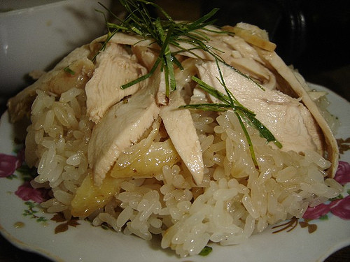 Xôi Lò Đúc. Các loại xôi ở đây rất đa dạng: xôi lạp xưởng, xôi gà, xôi chả, thịt, ruốc… hầu như các loại thịt ăn kèm ở đây đều đủ cả. Xôi Lò Đúc. Các loại xôi ở đây rất đa dạng: xôi lạp xưởng, xôi gà, xôi chả, thịt, ruốc… hầu như các loại thịt ăn kèm ở đây đều đủ cả.