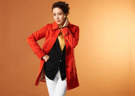 Son Ye Jin một lần nữa khoe vẻ xinh tươi trong những thiết kế áo khoác măng tô mùa Xuân. Son Ye Jin một lần nữa khoe vẻ xinh tươi trong những thiết kế áo khoác măng tô mùa Xuân.