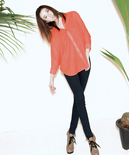 Phá cách với sơ mi rộng, skinny jeans và boot buộc dây Xem them: Sao Hollywood/Sao Việt mặc đẹp/Sao Hoa ngữ Phá cách với sơ mi rộng, skinny jeans và boot buộc dây Xem them: Sao Hollywood/Sao Việt mặc đẹp/Sao Hoa ngữ