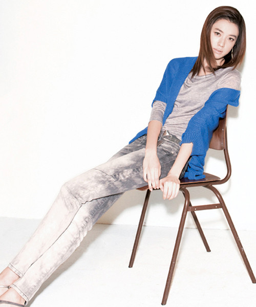 Nàng Dong Yi xinh đẹp của phim Dong Yi đang là một trong những gương mặt đình đám và hút fan của xứ Hàn. Cô thể hiện vẻ trẻ trung và năng động trong những thiết kế mới này Nàng Dong Yi xinh đẹp của phim Dong Yi đang là một trong những gương mặt đình đám và hút fan của xứ Hàn. Cô thể hiện vẻ trẻ trung và năng động trong những thiết kế mới này