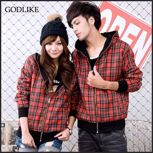 Những kiểu áo khoác đôi thế này rất dễ kết hợp. Chàng và nàng sẽ trở nên ăn ý hơn với những đường kẻ ca rô đỏ - đen. Xem thêm: Đồ đôi siêu ngọt ngào cho ngày Lễ Tình Nhân (P1)/Nội y cho ngày Valentine/Cặp đôi mùa Đông/Những cặp đôi sành điệu của năm 2011