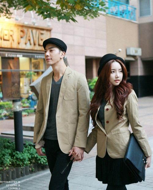 Phong cách preppy với áo vest đôi và trang phục của những cô cậu học sinh. Xem thêm: Đồ đôi siêu ngọt ngào cho ngày Lễ Tình Nhân (P1)/Nội y cho ngày Valentine/Cặp đôi mùa Đông/Những cặp đôi sành điệu của năm 2011 Phong cách preppy với áo vest đôi và trang phục của những cô cậu học sinh. Xem thêm: Đồ đôi siêu ngọt ngào cho ngày Lễ Tình Nhân (P1)/Nội y cho ngày Valentine/Cặp đôi mùa Đông/Những cặp đôi sành điệu của năm 2011