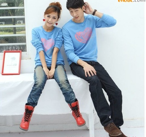 Lãng mạn và vô cùng dễ thương trong mắt nhau khi cả hai cùng mặc áo đôi màu xanh mát mắt và họa tiết trái tim. Xem thêm: Đồ đôi siêu ngọt ngào cho ngày Lễ Tình Nhân (P1)/Nội y cho ngày Valentine/Cặp đôi mùa Đông/Những cặp đôi sành điệu của năm 2011 Lãng mạn và vô cùng dễ thương trong mắt nhau khi cả hai cùng mặc áo đôi màu xanh mát mắt và họa tiết trái tim. Xem thêm: Đồ đôi siêu ngọt ngào cho ngày Lễ Tình Nhân (P1)/Nội y cho ngày Valentine/Cặp đôi mùa Đông/Những cặp đôi sành điệu của năm 2011