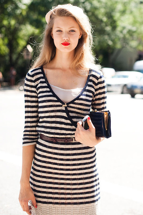 Phong cách tiểu thư trên đường phố ngập nắng Xem thêm: Style búp bê mùa đông/Sao kết phong cách thời trang đường phố Phong cách tiểu thư trên đường phố ngập nắng Xem thêm: Style búp bê mùa đông/Sao kết phong cách thời trang đường phố