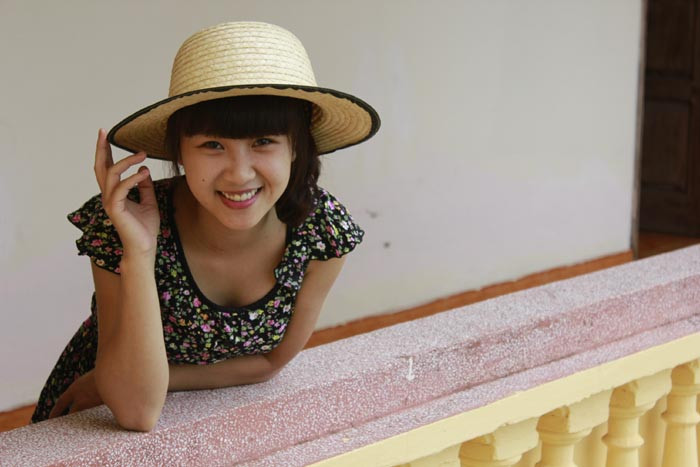 Sinh năm 1992, hiện đang là SV năm 2 khoa Báo Ảnh, HV báo chí và tuyên truyền, Lệ Chi nổi bật với gương mặt búp bê cùng nụ cười tỏa sáng.