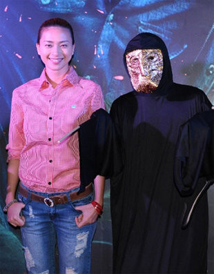 "Đả nữ" Ngô Thanh Vân thì không thể bỏ qua style không bao giờ lỗi này, bởi với cô, sự khỏe khoắn và trẻ trung trong trang phục là lựa chọn hàng đầu. Cô rất "ngầu" khi mix sơ mi kẻ tăm hồng với jeans rách bụi bặm. Ảnh: Thegioisao "Đả nữ" Ngô Thanh Vân thì không thể bỏ qua style không bao giờ lỗi này, bởi với cô, sự khỏe khoắn và trẻ trung trong trang phục là lựa chọn hàng đầu. Cô rất "ngầu" khi mix sơ mi kẻ tăm hồng với jeans rách bụi bặm. Ảnh: Thegioisao