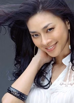 "Trung thành" với vẻ đẹp tự nhiên, không cầu kì, không lòe loẹt, Ngô Thanh Vân đẹp tinh khôi trong gam màu trắng. Ảnh: Vietbao Xem thêm: Ngô Thanh Vân ra mắt BST Xuân - Hè cho nam giới/Những hình ảnh kinh dị của Ngô Thanh Vân