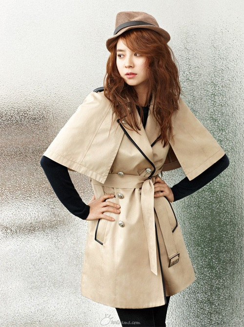 Áo cape được sáng tạo với nhiều kiểu dáng, chất liệu vải cũng được chọn lựa phù hợp với thời tiết từng mùa, cho bạn diện tới mọi nơi. Xem thêm: Sao Hàn mê mẩn mini dress/Ngắm sao Hàn mix đồ với áo dạ /Sao Hàn khép nép vì váy siêu ngắn