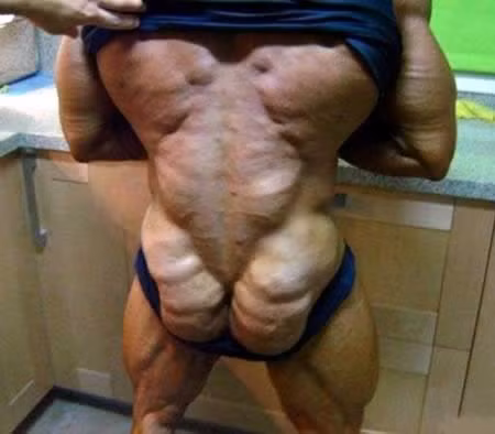 Là người hay là quái vật? Thân hình này biết mặc gì cho đẹp đây? Là người hay là quái vật? Thân hình này biết mặc gì cho đẹp đây?