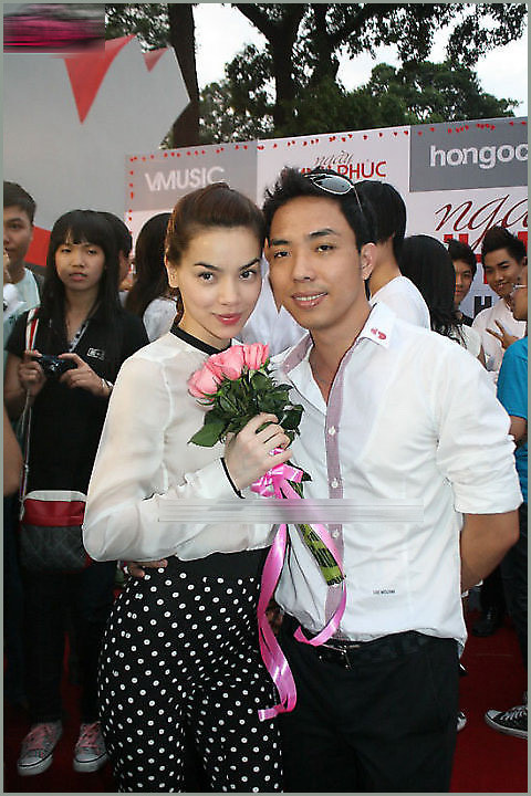 Hồ Ngọc Hà đặc biệt yêu thích diện chiếc quần chấm bi ôm sát này. Nó giúp cô khoe đôi chân thon thả của mình và lại rất tiện lợi. Xem thêm: Mỹ nhân Việt đẹp rạng ngời/Mỹ nhân Việt mặc gì? Hồ Ngọc Hà đặc biệt yêu thích diện chiếc quần chấm bi ôm sát này. Nó giúp cô khoe đôi chân thon thả của mình và lại rất tiện lợi. Xem thêm: Mỹ nhân Việt đẹp rạng ngời/Mỹ nhân Việt mặc gì?