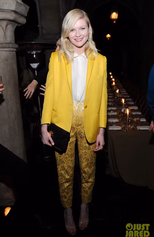 Kirsten Dunst. Xem thêm: Khi Sao ghét mặc...quần/Những kiểu quần "hot" nhất năm 2011