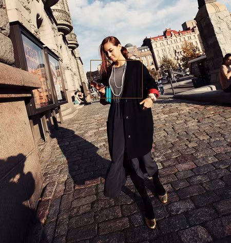 Bạn không phải bó buộc trong những bộ cánh nghiêm túc như trước đây nữa mà có thể thoải mái mix với những bộ cánh khác nhau, từ chân váy điệu đà, đầm nữ tính tới những bộ trang phục hầm hố, phá cách… đều rất phù hợp.