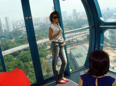 Cực "bụi bặm" trong style này. Xem thêm: Những kiểu tóc "gắn mác" Thanh Hằng/Mix đồ đẹp như Sao