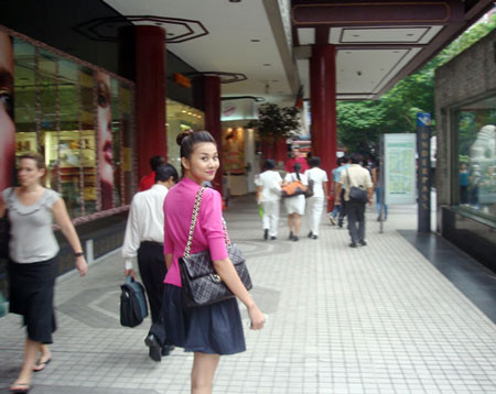 Điệu một chút với chân váy xòe tuyệt xinh... Xem thêm: Những kiểu tóc "gắn mác" Thanh Hằng/Mix đồ đẹp như Sao Điệu một chút với chân váy xòe tuyệt xinh... Xem thêm: Những kiểu tóc "gắn mác" Thanh Hằng/Mix đồ đẹp như Sao