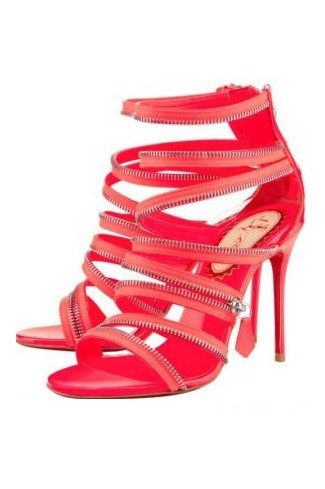 Nhân dịp kỷ niệm lần thứ 20, thương hiệu giày danh tiếng số một thế giới Christian Louboutin đã giới thiệu 2 bộ sưu tập giày và túi xách. Nhân dịp kỷ niệm lần thứ 20, thương hiệu giày danh tiếng số một thế giới Christian Louboutin đã giới thiệu 2 bộ sưu tập giày và túi xách.