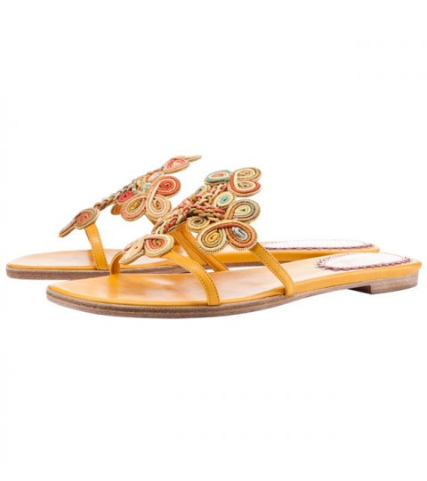 Những thiết kế của Christian Louboutin không quá cầu kì nhưng vẫn có những sự độc đáo rất riêng. Những thiết kế của Christian Louboutin không quá cầu kì nhưng vẫn có những sự độc đáo rất riêng.