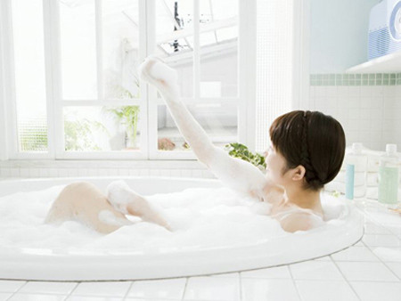 Mùa đông, tắm quá nhiều dễ gây mẩn ngứa ảnh 1