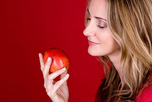 Bệnh máu trắng gây tủy để sản xuất các tế bào máu trắng bất thường, hủy hoại lòng khả năng chống nhiễm trùng của cơ thể. Anh MH