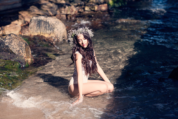 Mới tham gia vào làng thời trang được một thời gian ngắn nhưng Chanel Hương Thùy đã có cơ hội thể hiện mình trên sân khấu Đẹp Fashion Show 11. Mới tham gia vào làng thời trang được một thời gian ngắn nhưng Chanel Hương Thùy đã có cơ hội thể hiện mình trên sân khấu Đẹp Fashion Show 11.