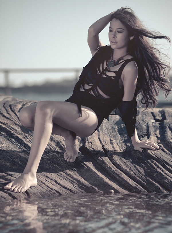 Với chiều cao 1m72 cùng gương mặt lai ấn tượng, Hương Thùy có rất nhiều cơ hội để tạo dựng tên tuổi. Tuy nhiên, ước mơ lớn nhất của cô bạn là trở thành một nhà thiết kế thời trang Với chiều cao 1m72 cùng gương mặt lai ấn tượng, Hương Thùy có rất nhiều cơ hội để tạo dựng tên tuổi. Tuy nhiên, ước mơ lớn nhất của cô bạn là trở thành một nhà thiết kế thời trang