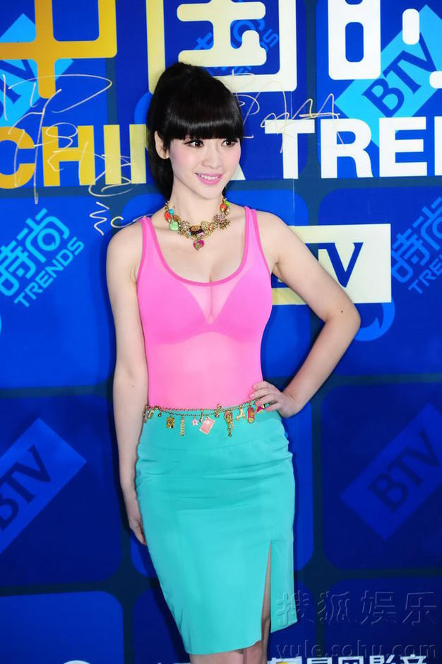 Tự tin tạo dáng trên thảm đỏ