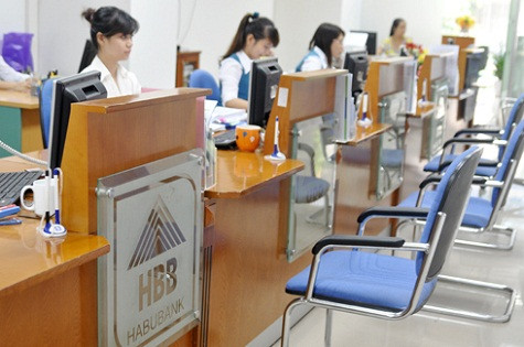 Sau sáp nhập, tổng số nhân viên của SHB sẽ đạt gần 5.000 người, bằng nhân viên của hai nhà băng cũ gộp lại. Lãnh đạo SHB khẳng định đảm bảo mọi quyền lợi cho nhân viên cũ của Habubank.