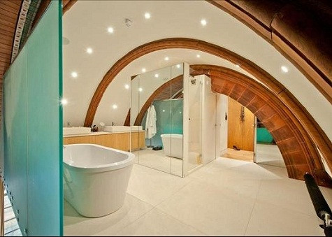 Giá: 14,8 triệu USD Phòng tắm này nằm trong một nhà thờ lớn tại Anh. Nó được trang bị những thiết bị vệ sinh hiện đại nhất. Giá: 14,8 triệu USD Phòng tắm này nằm trong một nhà thờ lớn tại Anh. Nó được trang bị những thiết bị vệ sinh hiện đại nhất.