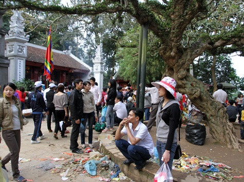 Người ta đứng ngồi trong rác Người ta đứng ngồi trong rác