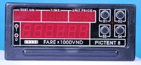 VTC News đưa tin: Nhiều du khách khi đến Sài Gòn đều bị cánh taxi tại thành phố này "chặt chém" bằng những chiêu thức cũ nhưng không kém hiệu quả như gian lận đồng hồ tính cước, chạy lòng vòng, ép khách chạy hợp đồng (thỏa thuận miệng), sang xe (chuyển từ xe này sang xe kia)…