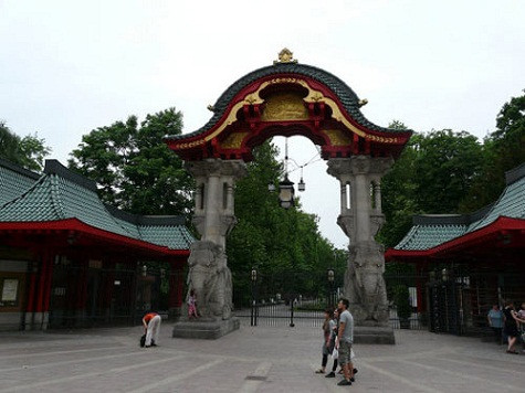 Vườn thú Berlin (Đức) khánh thành ngày 1/8/1844. Ngày nay, diện tích của nó là 35 hecta. Với 17.000 động vật thuộc 1.500 loài, không vườn thú nào trên thế giới “địch nổi” vườn thú Berlin về số lượng động vật.