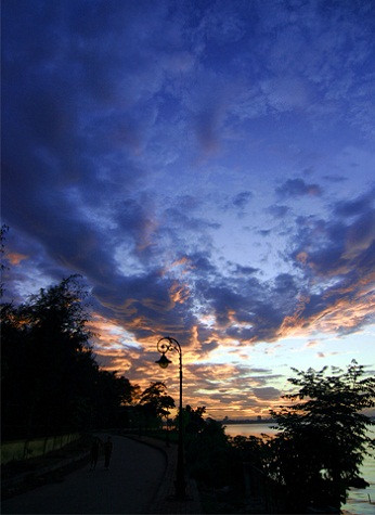 Hoàng hôn ven hồ Tây, Hà Nội Hoàng hôn ven hồ Tây, Hà Nội