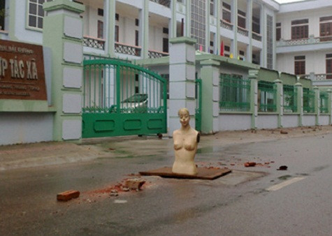 Thiếu nữ cảnh báo nguy hiểm