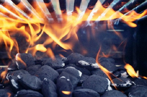 Thấy sự việc bất thường, PV đã điện báo cho ông Hồ Văn Tiến, Chánh văn phòng UBND tỉnh Phú Yên. Ngay sau đó, ông Trần Hiền, quyền Chủ tịch UBND TP.Tuy Hòa cùng cán bộ Phòng TN-MT và cán bộ xã đến hiện trường lập biên bản vi phạm hành chính đối với ông Tín (đại diện công ty) về hành vi khai thác khoáng sản trái phép. Thấy sự việc bất thường, PV đã điện báo cho ông Hồ Văn Tiến, Chánh văn phòng UBND tỉnh Phú Yên. Ngay sau đó, ông Trần Hiền, quyền Chủ tịch UBND TP.Tuy Hòa cùng cán bộ Phòng TN-MT và cán bộ xã đến hiện trường lập biên bản vi phạm hành chính đối với ông Tín (đại diện công ty) về hành vi khai thác khoáng sản trái phép.