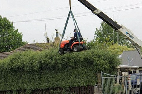 Thật khó cạnh tranh