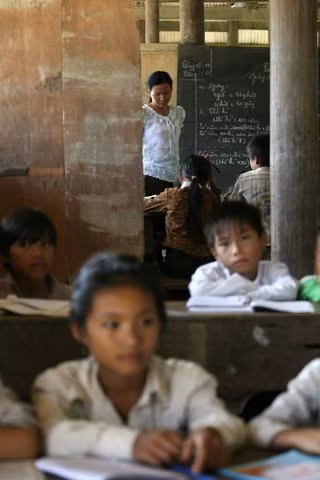 Chất lượng dạy và học liệu có đảm bảo khi các lớp học thông nhau thế này? Trong khi thày trò điểm trường Huồi Muồng phải chịu đựng cảnh này ít nhất 2 năm nữa.