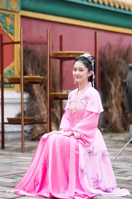 Jang Na Ra với tạo hình thanh tú trong Điêu Man Tiếu Ngự Y.