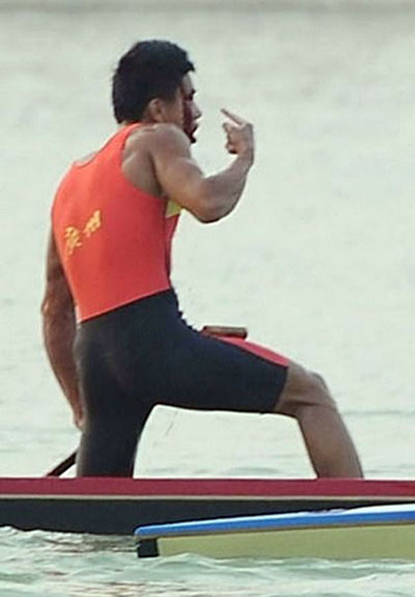 VĐV Trung Quốc giơ mái chèo choảng nhau tóe máu ảnh 6