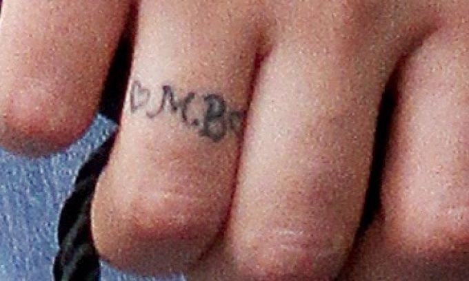 'Ngựa chứng' Balotelli tháp tùng bồ cũ Ronaldo đi mua sắm ảnh 4