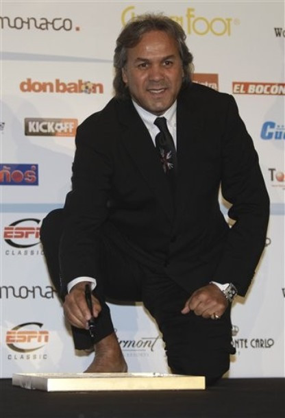 Giggs, Zanetti, Gullit xắn quần 'khoe' chân ở Monaco ảnh 15