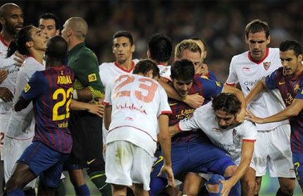 Fabregas gọi địch thủ là tên khủng bố? ảnh 1 Fabregas gọi địch thủ là tên khủng bố? ảnh 1