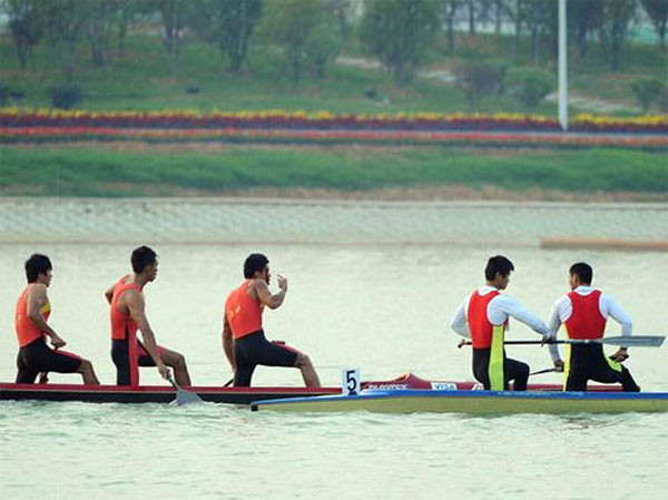 VĐV Trung Quốc giơ mái chèo choảng nhau tóe máu ảnh 5