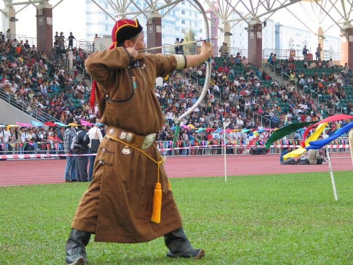 Tôi cho rằng nếu những người Mông Cổ của thời đại Thành Cát Tư Hãn đi thi đấu Olympic, họ có lẽ chỉ giành được chiến thắng ở 2 bộ môn: Cưỡi ngựa và... bắn cung. Và tất nhiên, sẽ có người thiệt mạng nếu BTC Olympic để họ thi đấu bộ môn thứ 2. Tôi cho rằng nếu những người Mông Cổ của thời đại Thành Cát Tư Hãn đi thi đấu Olympic, họ có lẽ chỉ giành được chiến thắng ở 2 bộ môn: Cưỡi ngựa và... bắn cung. Và tất nhiên, sẽ có người thiệt mạng nếu BTC Olympic để họ thi đấu bộ môn thứ 2.