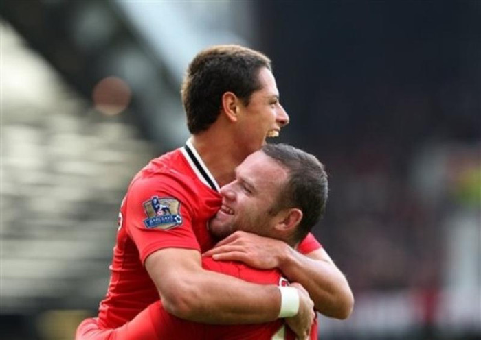 Nhưng đó cũng có lẽ là vai trò thích hợp nhất với “Đậu nhỏ”. Ngay khi anh mới đến Old Trafford, Sir Alex Ferguson đã nói rằng anh gợi nhớ hình ảnh của Ole Gunnar Solskjaer, người cứu rất nhiều trận đấu cho Man Utd trong 11 mùa giải. Khả năng chọn vị trí của Chicharito là rất tốt, anh có kỹ thuật 1-đối-1 với thủ môn xuất sắc, và thậm chí có thể đánh đầu tốt dù chiều cao hạn chế. Nếu Hernandez chấp nhận vai trò dự bị, anh có thể sẽ làm tốt không kém Solskjaer. Nhưng đó cũng có lẽ là vai trò thích hợp nhất với “Đậu nhỏ”. Ngay khi anh mới đến Old Trafford, Sir Alex Ferguson đã nói rằng anh gợi nhớ hình ảnh của Ole Gunnar Solskjaer, người cứu rất nhiều trận đấu cho Man Utd trong 11 mùa giải. Khả năng chọn vị trí của Chicharito là rất tốt, anh có kỹ thuật 1-đối-1 với thủ môn xuất sắc, và thậm chí có thể đánh đầu tốt dù chiều cao hạn chế. Nếu Hernandez chấp nhận vai trò dự bị, anh có thể sẽ làm tốt không kém Solskjaer.