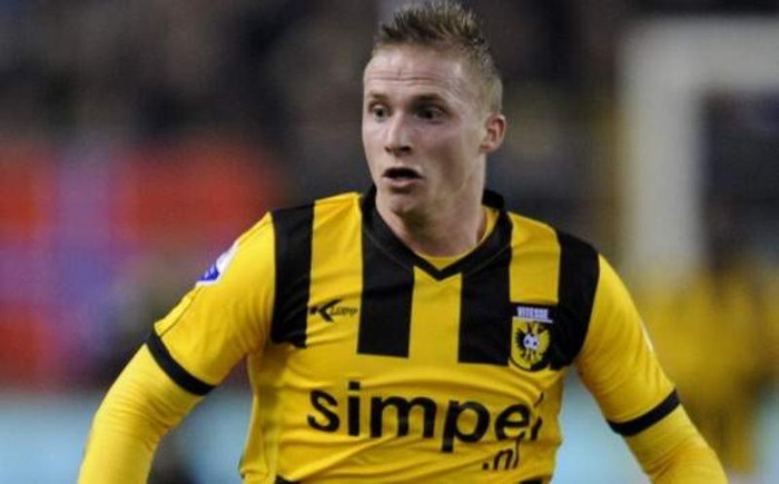 Alexander Buttner chơi 119 trận cho Vitesse Arnhem của giải VĐQG Hà Lan và là tuyển thủ đội tuyển U-20 nước này. Anh có tên trong danh sách sơ bộ của ĐT Hà Lan dự EURO 2012, và trước đó được cho là sẽ gia nhập Southampton. Với việc có Buttner, có lẽ Man Utd sẽ không theo đuổi Leighton Baines của Everton nữa.