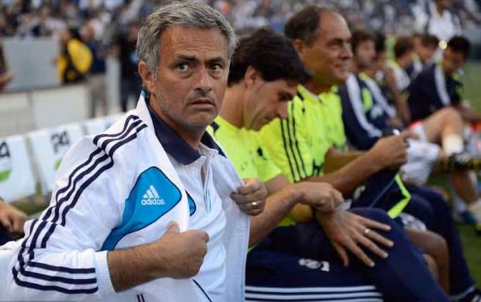 Jose Mourinho sẽ có tiền vệ thứ 10 ở Real, tức có nghĩa ông sẽ xem xét việc thanh lý một số cầu thủ để đưa lên ban lãnh đạo CLB. Hiện tại có Nuri Sahin là chắc chắn được cho mượn, còn tương lai của Kaka thì mập mờ.
