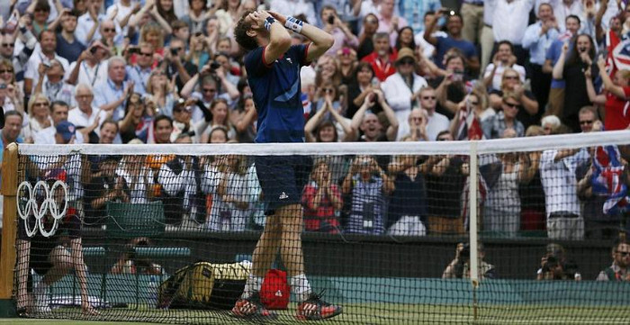 Với chiến thắng này, cuối cùng Andy Murray cũng đã có danh hiệu vô địch quần vợt lớn đầu tiên trong sự nghiệp thi đấu của mình, đồng thời khiến Federer mất đi cơ hội gia nhập CLB Golden Slam (những tay vợt đoạt cả 4 giải Grand Slam và HCV Olympic). Ở trận tranh huy chương đồng, Novak Djokovic (Serbia) đã thất bại 0-2 trước Juan Martin Del Potro (Argentina) với các tỷ số 7-5 và 6-4. Với chiến thắng này, cuối cùng Andy Murray cũng đã có danh hiệu vô địch quần vợt lớn đầu tiên trong sự nghiệp thi đấu của mình, đồng thời khiến Federer mất đi cơ hội gia nhập CLB Golden Slam (những tay vợt đoạt cả 4 giải Grand Slam và HCV Olympic). Ở trận tranh huy chương đồng, Novak Djokovic (Serbia) đã thất bại 0-2 trước Juan Martin Del Potro (Argentina) với các tỷ số 7-5 và 6-4.