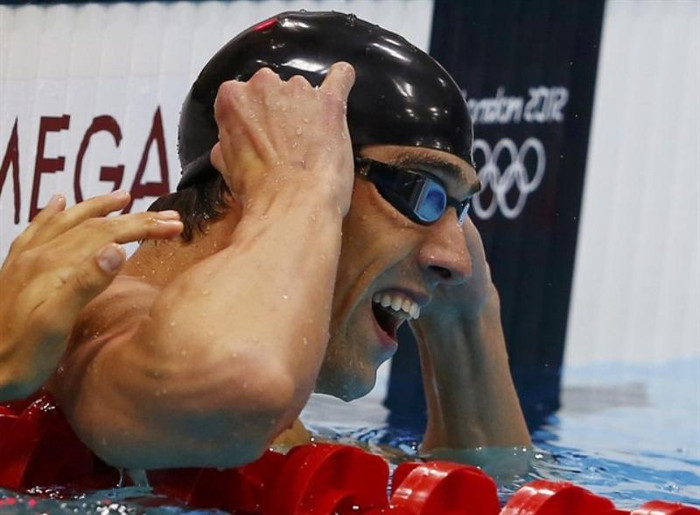 Phelps hoàn tất cú “three-peat” thứ 2 (three + repeat) của mình tại Olympic London với chiếc HCV ở nội dung 100m bơi bướm. Phelps hoàn tất cú “three-peat” thứ 2 (three + repeat) của mình tại Olympic London với chiếc HCV ở nội dung 100m bơi bướm.