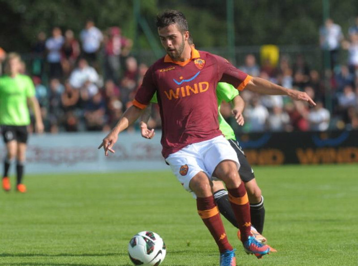 7. Tottenham có vẻ như đang đẩy mạnh việc tuyển mộ một tiền vệ trung tâm, tức có nghĩa là Luka Modric sắp đến Real Madrid. Mới đây Daily Mail đã cho biết Miralem Pjanic của AS Roma được Spurs ra giá 12 triệu bảng. Tiền vệ người Bosnia với đến Rome năm ngoái nhưng giờ đội bóng thủ đô nước Ý cần bán cầu thủ để đầu tư tân binh, do đó có thể Pjanic sẽ tới White Hart Lane trong tuần này. 7. Tottenham có vẻ như đang đẩy mạnh việc tuyển mộ một tiền vệ trung tâm, tức có nghĩa là Luka Modric sắp đến Real Madrid. Mới đây Daily Mail đã cho biết Miralem Pjanic của AS Roma được Spurs ra giá 12 triệu bảng. Tiền vệ người Bosnia với đến Rome năm ngoái nhưng giờ đội bóng thủ đô nước Ý cần bán cầu thủ để đầu tư tân binh, do đó có thể Pjanic sẽ tới White Hart Lane trong tuần này.